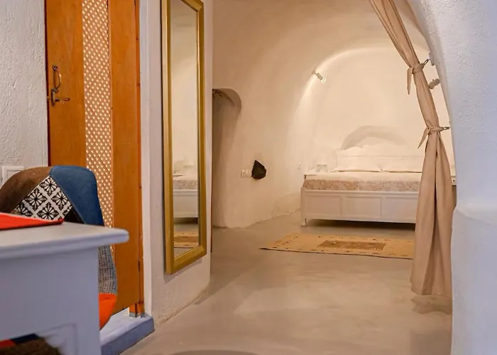 Aegea Cave Μεσαριά